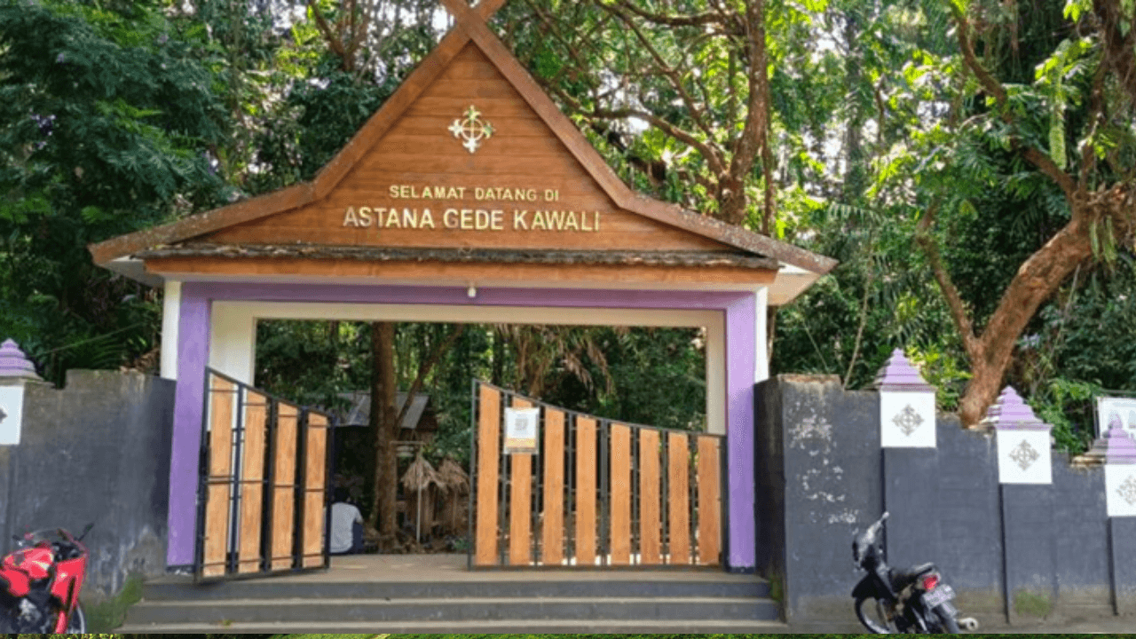 Picture of the Gate of Astana Gede Kawali Ciamis West Java, photo by Rostika