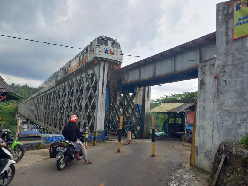 Cirahong Bridge The Hauntingly Beautiful Landmark with a Dark Secret!